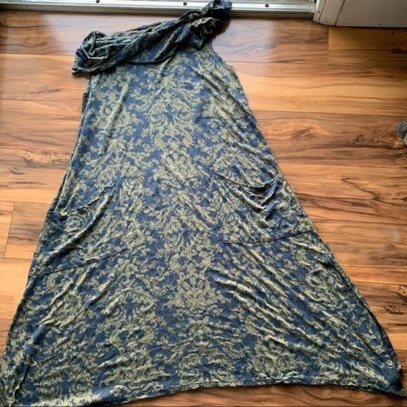 Chalet et ce ci dress - Picture 1 of 5